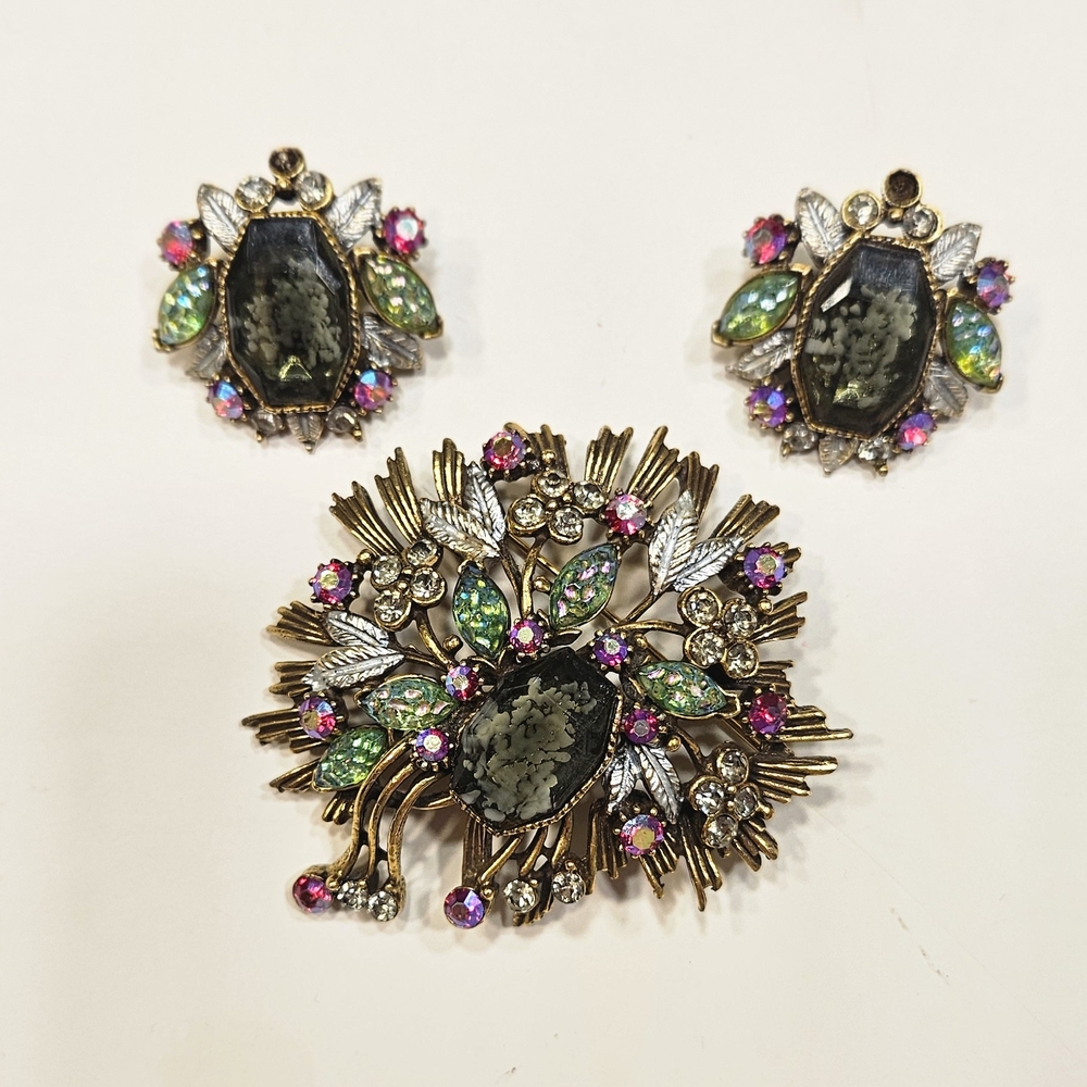 Elegant Gold and Green Jewelry Set
